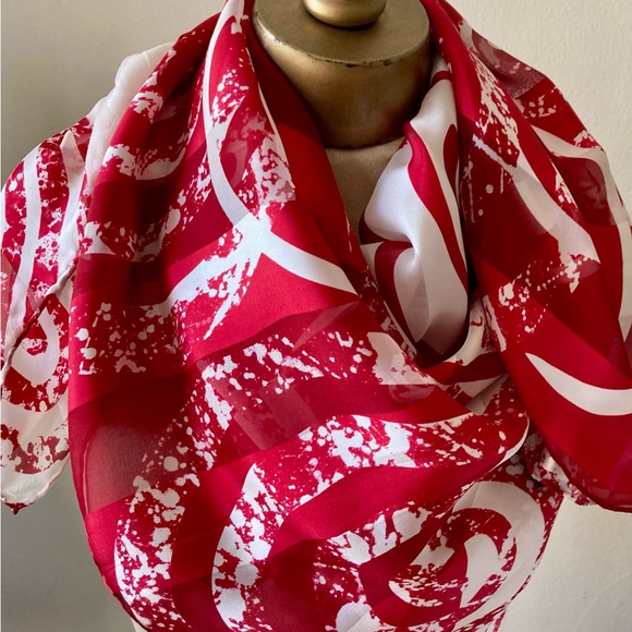 Danier Accessories - DANIER vintage large silk scarf